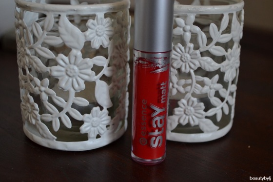 essence stay matte silky red1