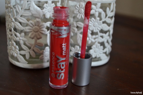 essence stay matte silky red4